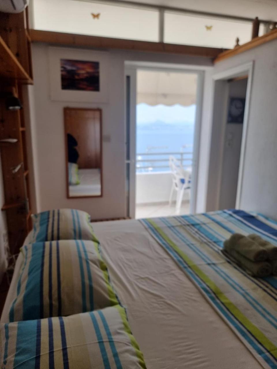 Atlas Apartment With Private Beach And Seaview Blue 루트라키 외부 사진