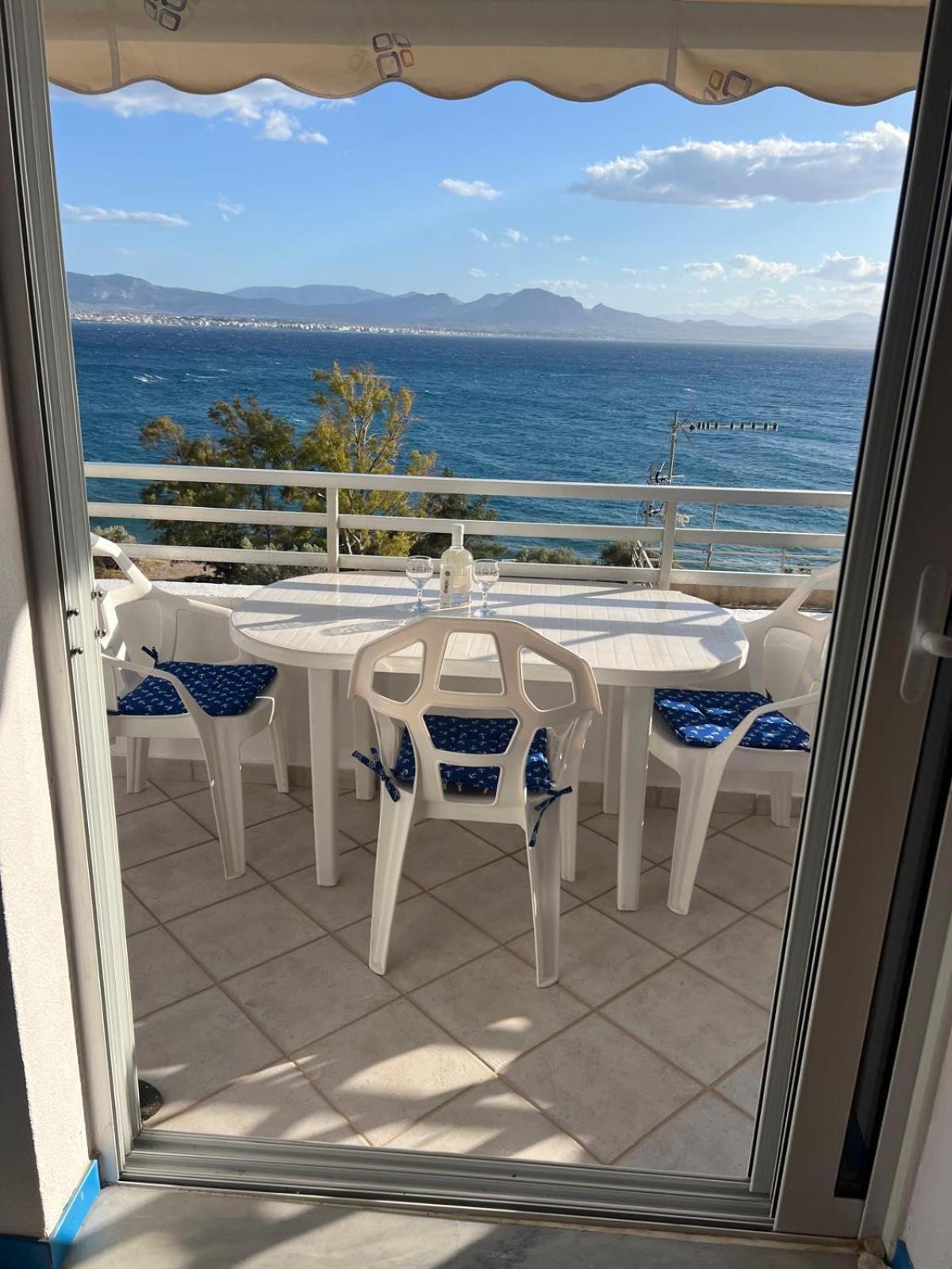 Atlas Apartment With Private Beach And Seaview Blue 루트라키 외부 사진